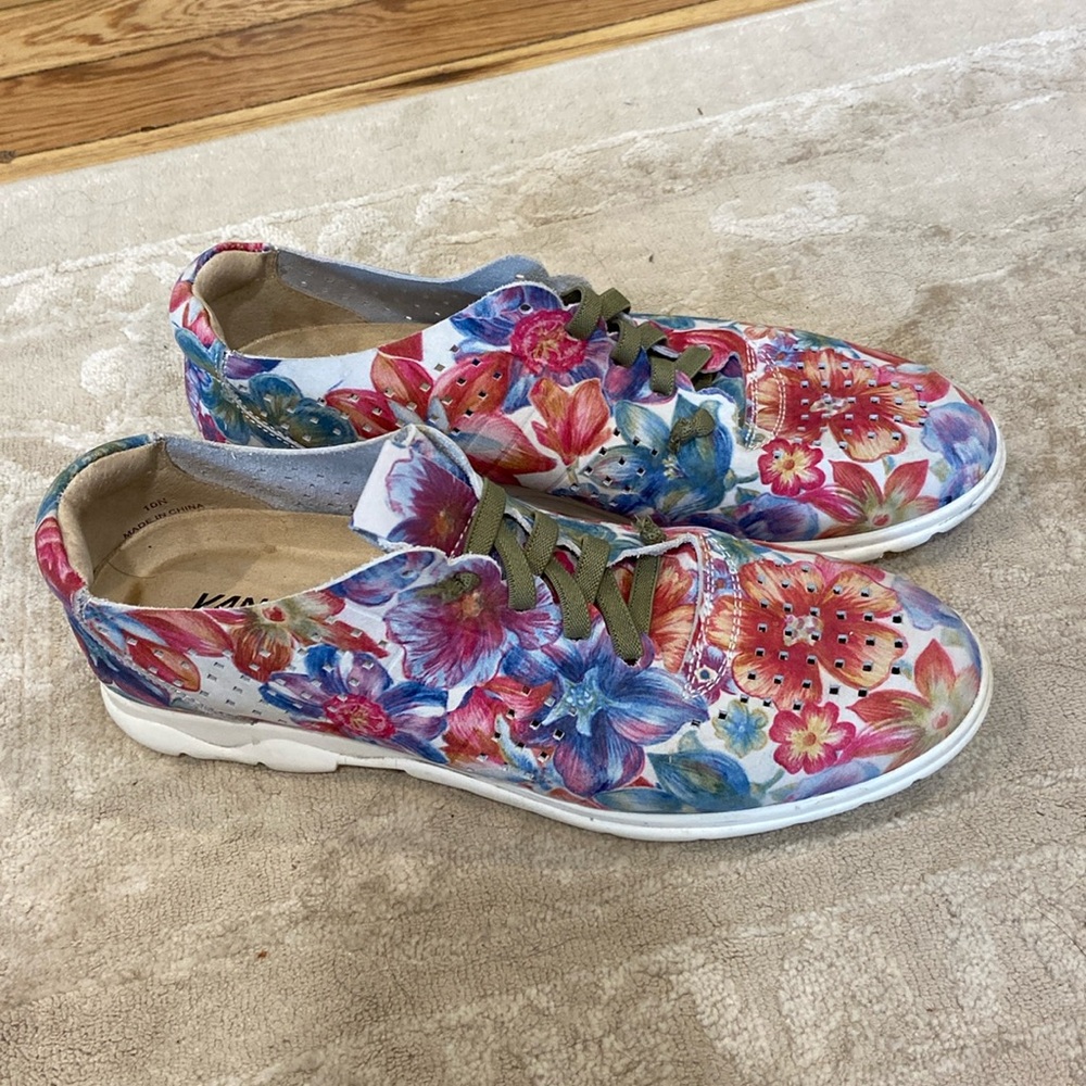 Vaneli Sport Lilo Multicolor Calf Leather Floral
Fashion Sneakers size 10